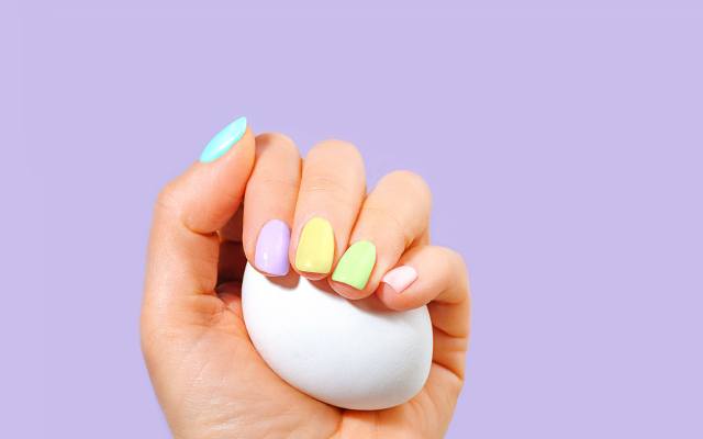 Oto najpiękniejsze paznokcie na Wielkanoc. W te święta modne będą nie tylko wzorki z motywem jajka i zajączka