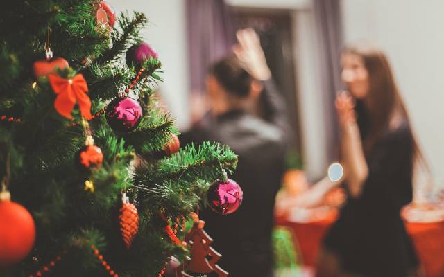 Wiersz świąteczny zamiast życzeń jako urozmaicenie szkolnego przedstawienia lub rodzinnego wieczoru? Przepiękne wiersze bożonarodzeniowe