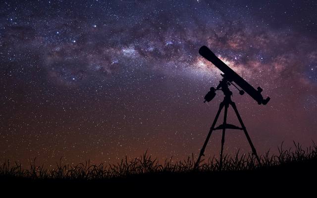 Noc Perseidów 2024. Gdzie znajdziesz najlepsze miejsca w kraju do obserwacji tego zjawiska astronomicznego?
