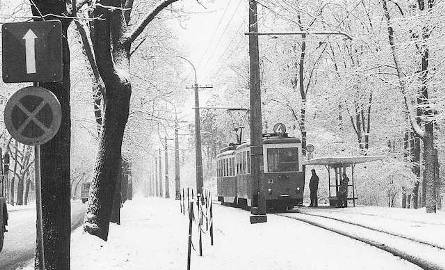 Dla przypomnienia - tak wyglądał kiedyś Toruń podczas zimy. Na zdjęciu tramwaj przy parku na Bydgoskim Przedmieściu