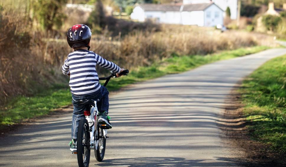 Film do artykułu: Na rower z dzieckiem: łatwe i piękne trasy rowerowe w całej Polsce, które można pokonać w towarzystwie malucha