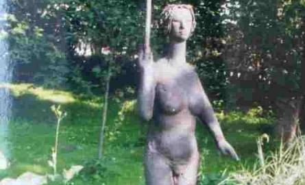 Karolinka - rzeźbę wartą 20000 zł złodzieje sprzedali w skupie złomu za 100 zł.