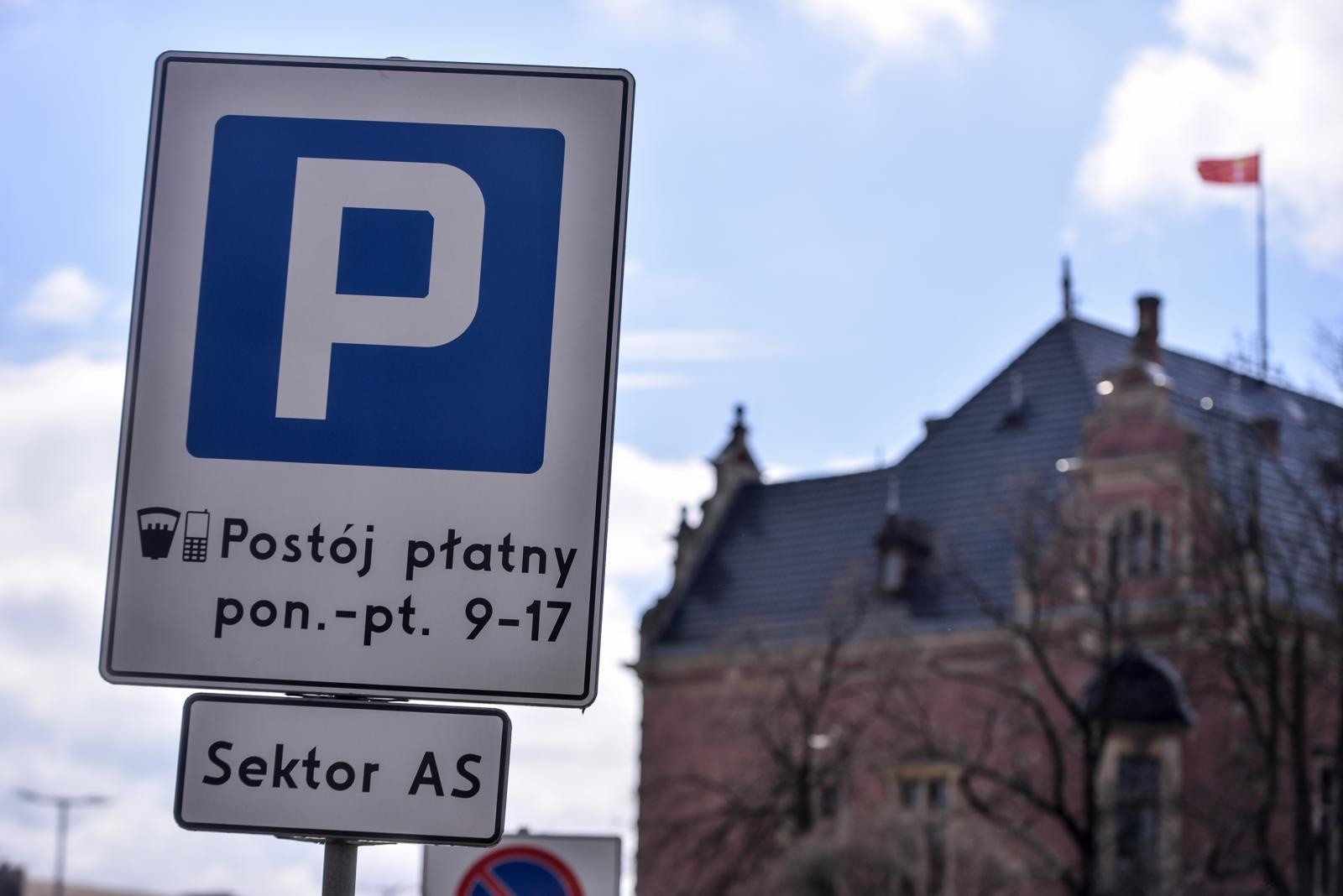 Parkingi w Gdańsku CENY, MAPA. Gdzie zostawić samochód w
