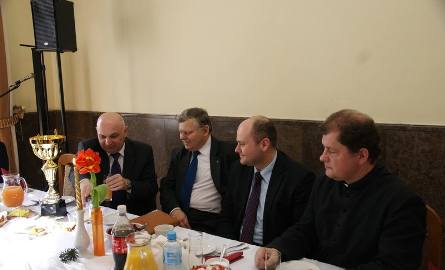 W uroczystym obiedzie w "Cechowiance” uczestniczyli poseł Marek Suski, prezes Cechu Piekarzy Jarosław Gajda, prezydent Andrzej Kosztowniak i
