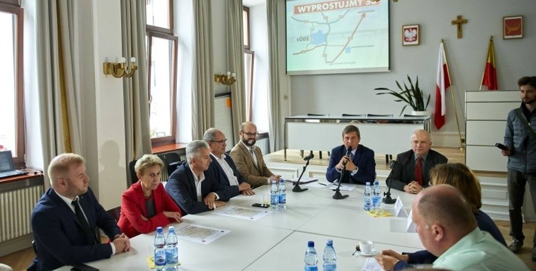 Na Okrągły Stół w sprawie S8 nie dojechał nikt z rządu. W spotkaniu w Urzędzie Miasta Łodzi uczestniczyli samorządowcy i posłowie