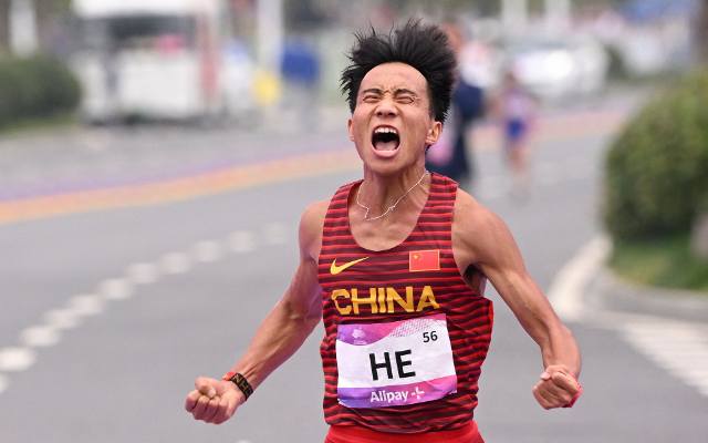 Kontrowersyjny finisz półmaratonu w Pekinie. Ostre decyzje – są dyskwalifikacje!