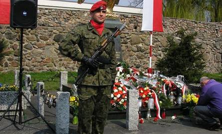 Sulechowianie uczcili pamięć ofiar Katynia i spod Smoleńska (zdjęcia czytelniczki)