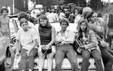 Woodstock, 1969. Młodzi ludzie nie nosili wtedy ani czapek, ani kapeluszy, nie chcieli być podobni do swoich ojców