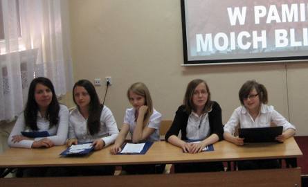 Uczestnicy debaty z lewej strony:Emilia Skorża, Marta Sagan, Paulina Balcerowska, Aleksandra Halicka, Adela Machel,