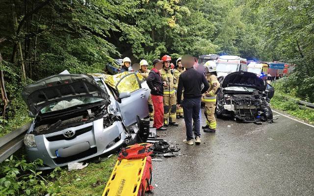 Wypadek w Przydonicy. Zderzyły się dwa samochody, pięć osób trafiło do szpitala  