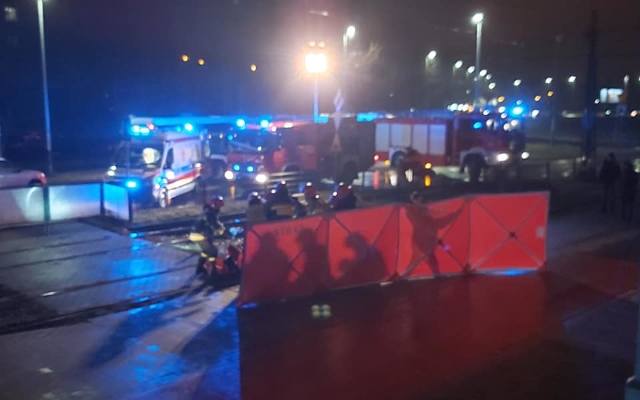 Kraków. Pieszy został potrącony przez tramwaj. W akcji helikopter LPR [ZDJĘCIA]