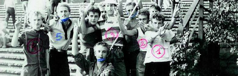 Młodzi opozycjoniści na fotografii użytej przez SB do identyfikacji uczestników manifestacji. Lata 80.