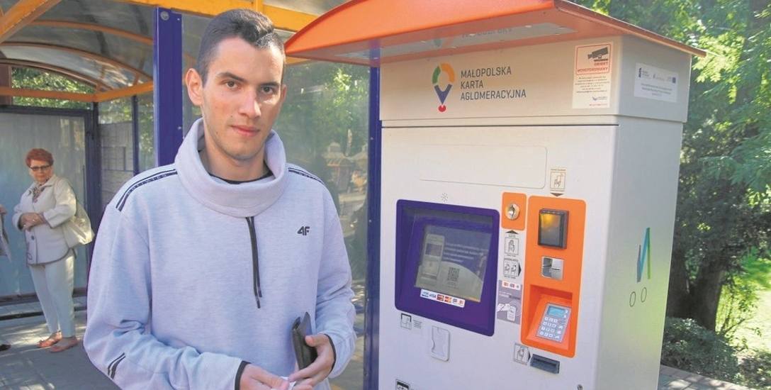 Maciej Uszko już kilkakrotnie korzystał z automatu na bilety uruchomionego przy ul. Krakowskiej