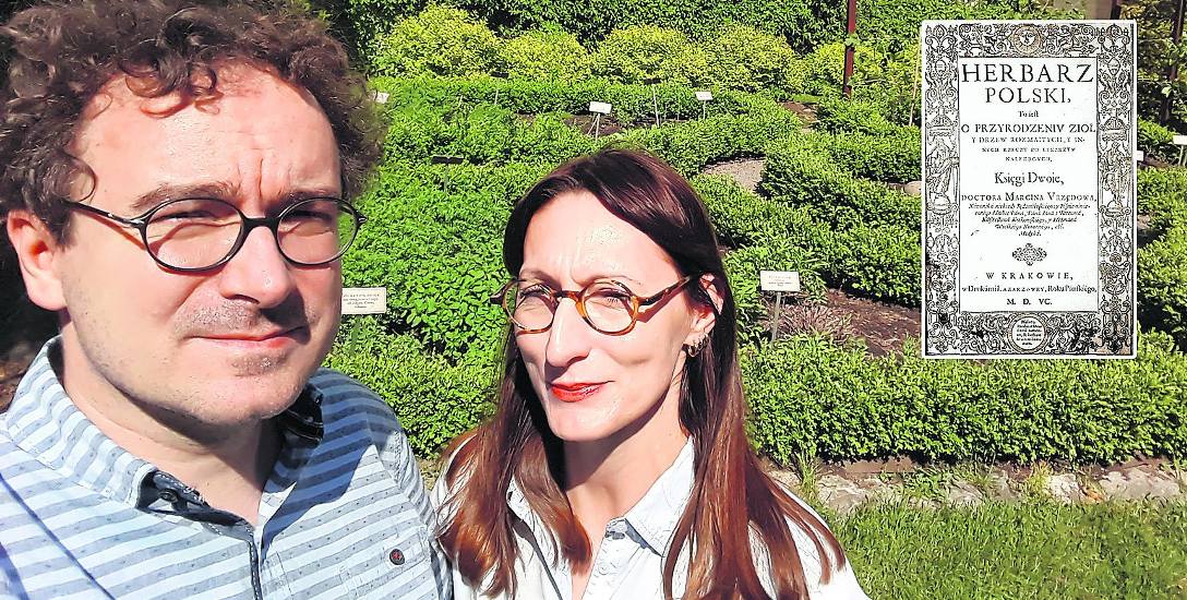 Anna Suchecka i Tomisław Giergiel w sandomierskim ogrodzie inspirowanym herbarzem Marcina z Urzędowa
