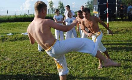 Dużo emocji wzbudził pokaz capoeiry w wykonaniu radomskiej grupy akrobatycznej z Radomia