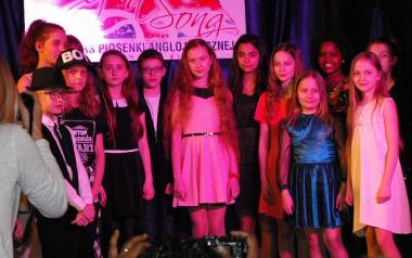 Liczna grupa reprezentowała małogoski Dom Kultury podczas I Konkursu Piosenki Anglojęzycznej „Sing a Song”, który odbył się w Młodzieżowym Domu Kultury