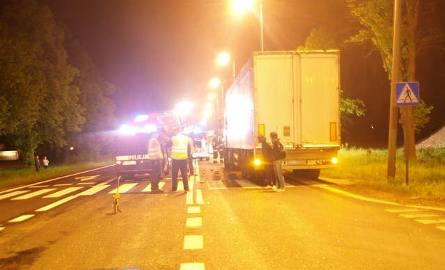 Osobowy opel zmieciony z drogi przez ciężarówkę na DK 91 w Ostaszewie [ZDJĘCIA]