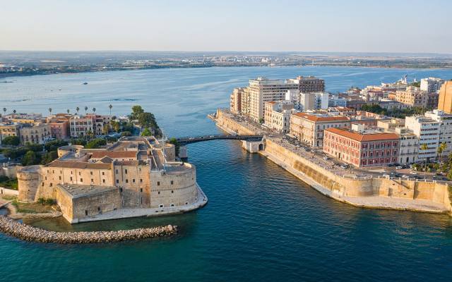 Taranto – włoskie miasteczko z dala od tłumów. To idealne miejsce na spokojny urlop