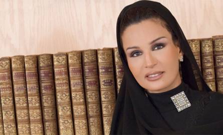 Szejka Mozah Bin Naser Al-Missned, żona emira Kataru otrzymała w Polsce, w 2012 r  Order Uśmiechu.