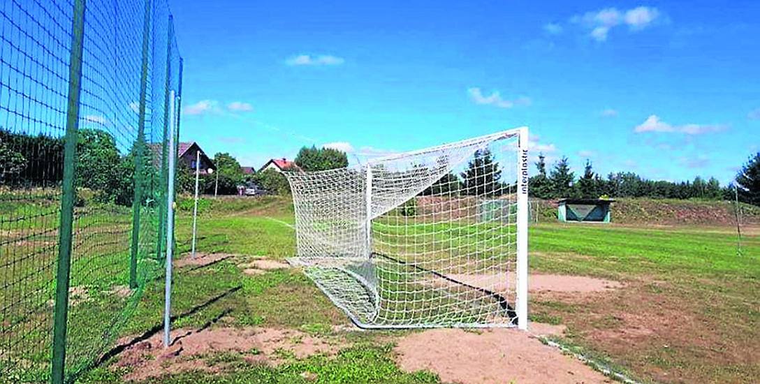 Ogrodzone boisko Bambino ze sztuczną nawierzchnią powstanie przy miejskim stadionie w Ińsku, gdzie niedawno zamontowane zostały nowe bramki. Pojawią