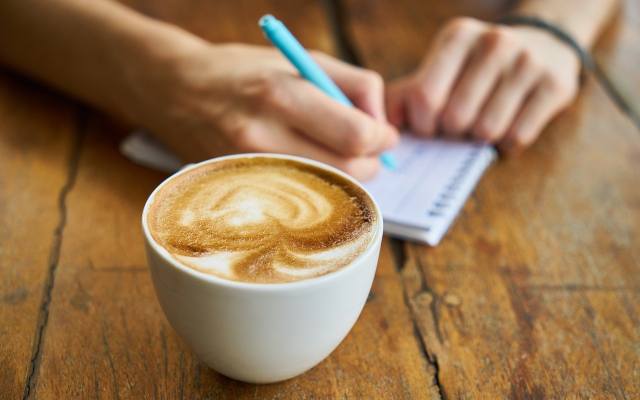 Pijesz za dużo kawy? Ile dziennie można wypić kaw? Jakie są objawy przedawkowania kofeiny? 14.05.2024