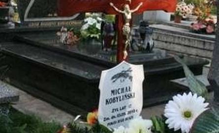 Michała pochowano na cmentarzu w Płoniawach.