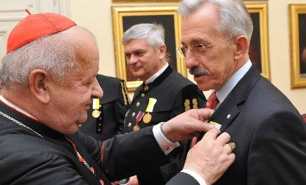 Złoty Medal Pontyfikatu Błogosławionego Jana Pawła II z rąk kardynała Stanisława Dziwisza otrzymał Stanisław Góźdź