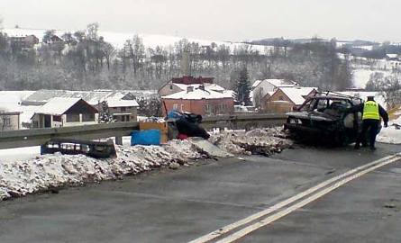 Czołowe zderzenie w Zaborowie. Trzy osoby zostały ranne