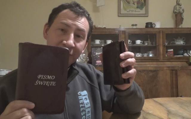Ksiądz z Poznania uczy pomnażania pieniędzy: Oddaj finanse Bogu