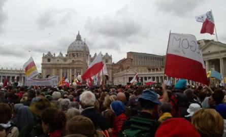 W 7 dni przebiegli 2000 km z Polski do Rzymu. Mieszkańcy regionu uczestniczyli we mszy kanonizacyjnej 