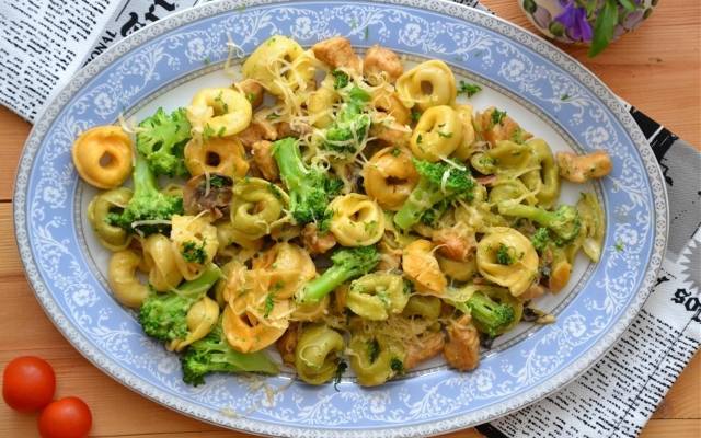 Menu na upały. Co jeść, gdy żar leje się z nieba? Przepisy na szybkie dania na lato