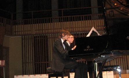 Z koncertem wystąpili Marcin Wieczorek i Franciszek Bawoł, uczniowie szkoły muzycznej.