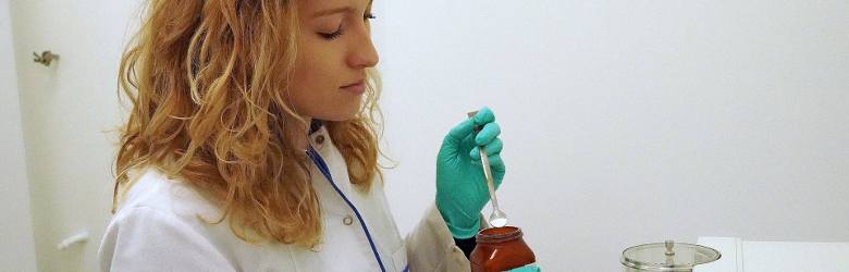 Laboratorium UniLab w Trzebini bada leki i suplementy diety