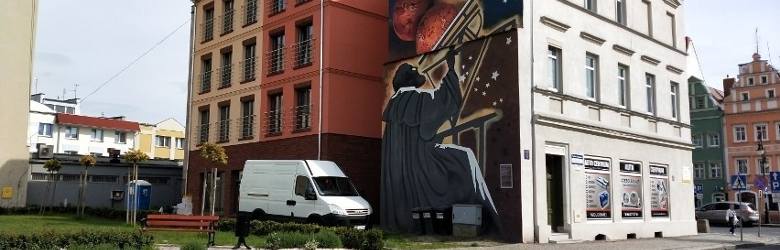 Murale, które powstały w Żaganiu w ciągu ostatnich lat. Mural Johannesa Keplera na skwerze ks. Kulki