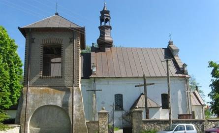 Nowy dach zabytkowego kościoła w Strzyżowicach.