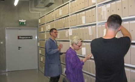 Wyposażenie sal nowego archiwum jest nowoczesne - podkreślają Krzysztof Skarżycki, Agnieszka Lewandowska i Michał Mirkowski