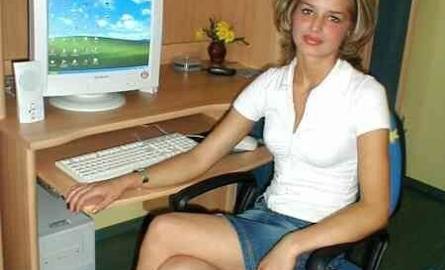 Miss Powiatu Ostrowieckiego lubi spędzać czas przed komputerem.