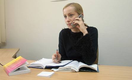 Joanna Jaruzel nie ma stacjonarnego telefonu, ani komputera. Wystarczyć jej musi na razie biurko i prywatna „komórka”.