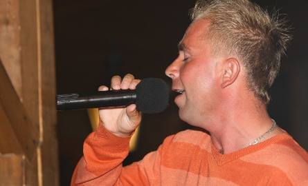 Tomek Kołodziejczyk zaśpiewał "Między cisza a ciszą" Grzegorza Turnaua.