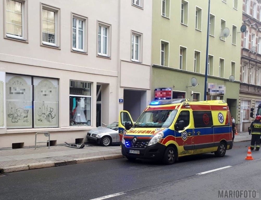 Wypadek na ul. Reymonta w Opolu. 22letni kierowca bmw nie