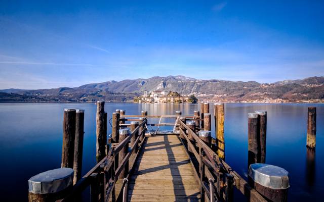 Chcesz jechać nad jezioro Como? Poznaj inne lokalizacje we Włoszech, które oferują przejrzyste akweny i wspaniałe widoki
