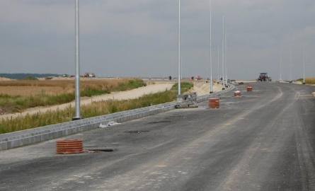 W drugiej połowie sierpnia ma zostać położona już ostatnia warstwa asfaltu, tak zwana ścieralna.