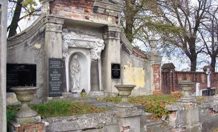 Piękny, ale rozpadający się grobowiec rodziny Wojciechowskich na Cmentarzu Nowofarnym uratują pieniądze zebrane z tegorocznej kwesty