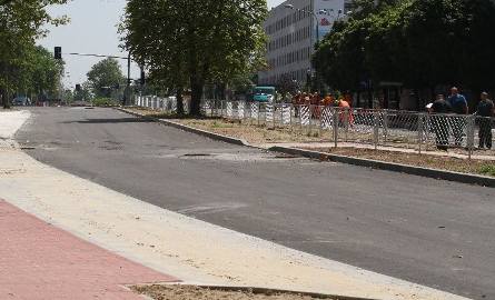 W tym tygodniu na ulicy Pocieszka zostanie ułożona ostatnia ścieralna warstwa asfaltu.