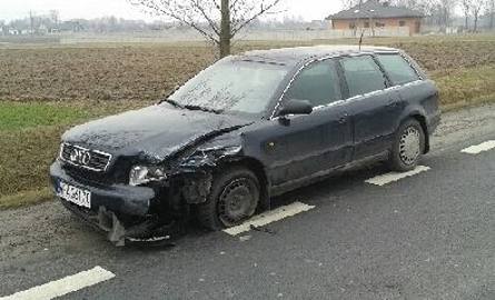 Wypadek w Klwatce. Zdaniem policji, kierowca audi nie zachował ostrożności i najechał na tył pojazdu poprzedzającego.