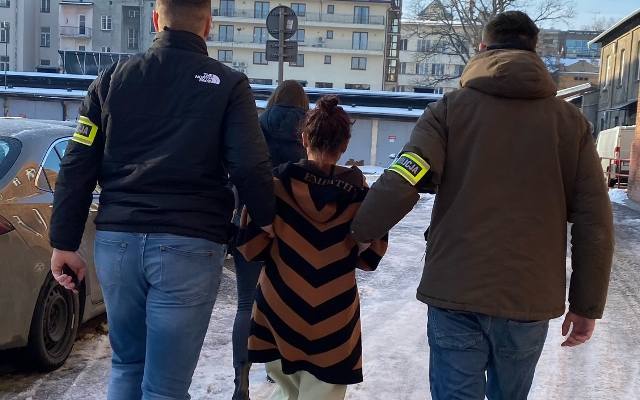 Kraków. Policjanci ujęli 20-latkę, która oszukała seniorkę. Grozi jej do 8 lat więzienia
