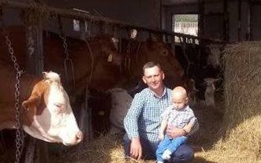 3. Paweł Kmieć w gminie Masłów prowadzi nowoczesne gospodarstwo ukierunkowane na produkcję mleka o areale 50 hektarów. Uprawiane są kukurydza, zboża,