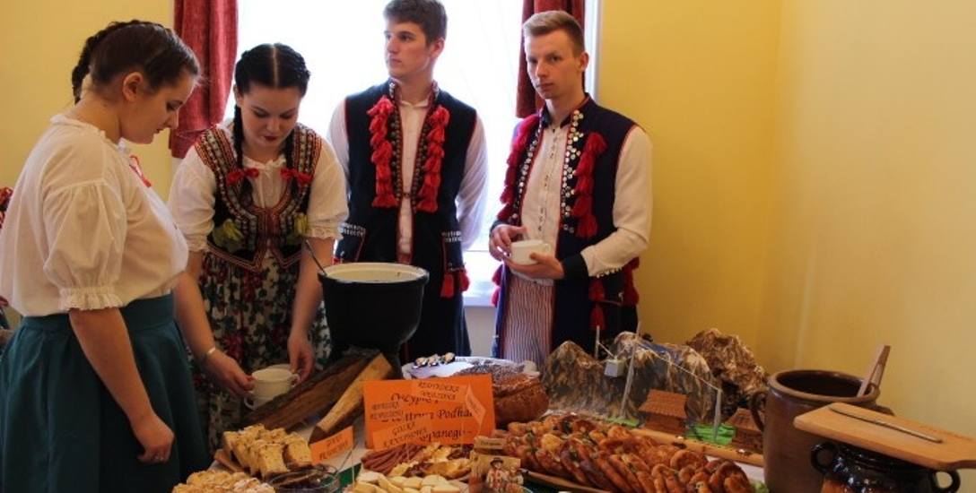 Kuchnia Podhala najbardziej przypadła gościom do gustu. Uczniowie klasy IV b mogli być z siebie dumni.