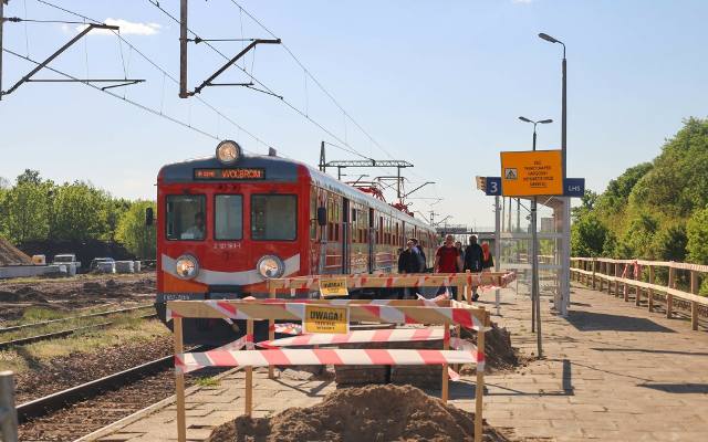 Połączenie kolejowe Olkusza z Krakowem ożywiło stację w Srebrnym Mieście. Z roku na rok przybywa pasażerów. Zobacz zdjęcia 
