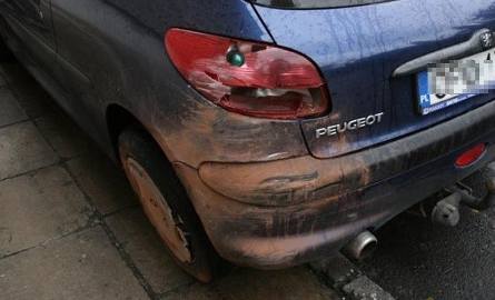 Peugeot uderzył w budynek na Niemodlińskiej w Opolu